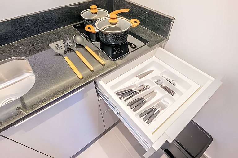 Centro | Studio novo em condomínio completo