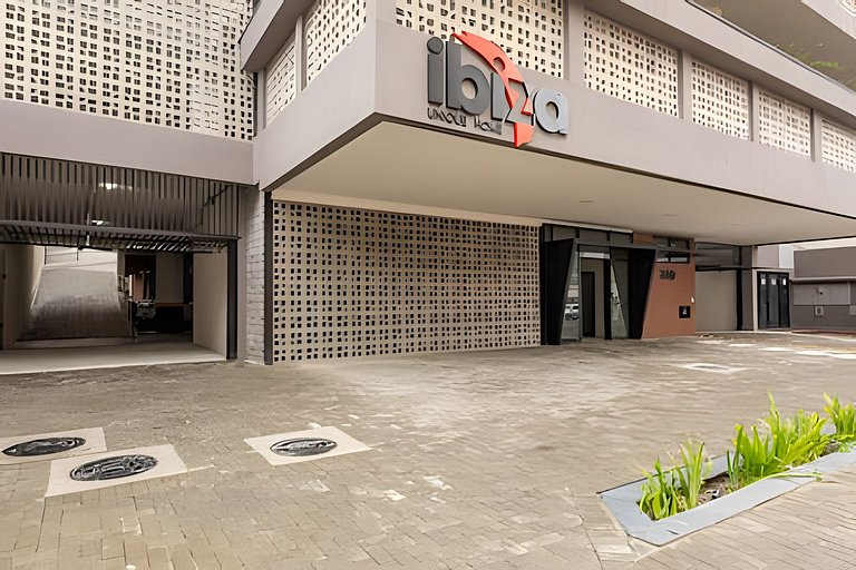 Ibiza Central com Ar e Piscina Climatizada