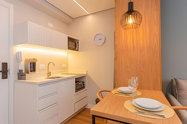 Apto novo 1 quarto c/ AC | Centro | Coworking