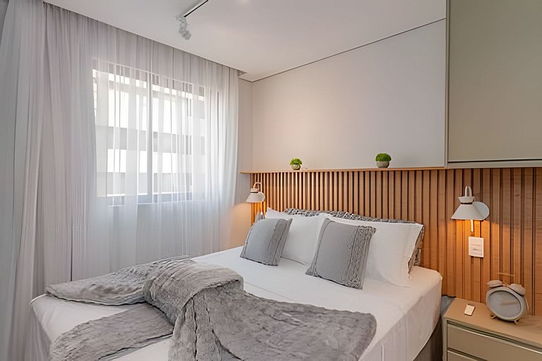 Apto novo 1 quarto c/ AC | Centro | Coworking