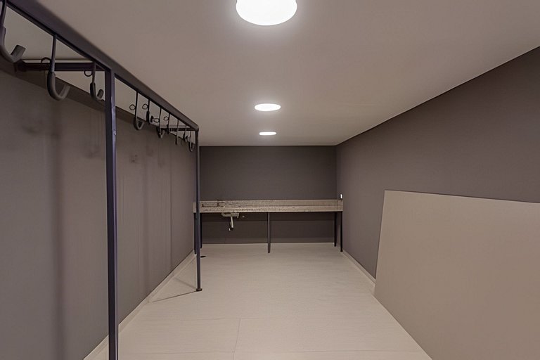 Studio elegante com estrutura premium no centro