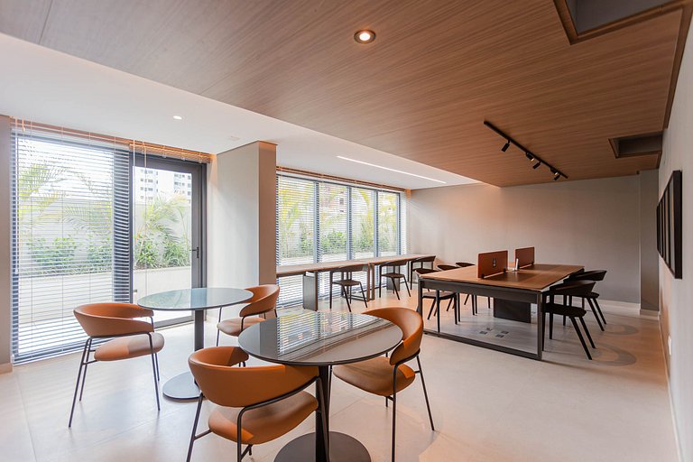 Studio elegante com estrutura premium no centro