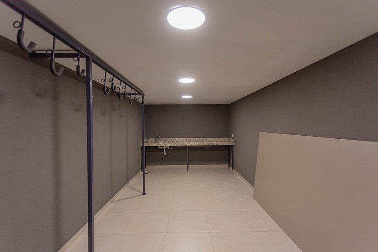 Studio elegante com estrutura premium no centro